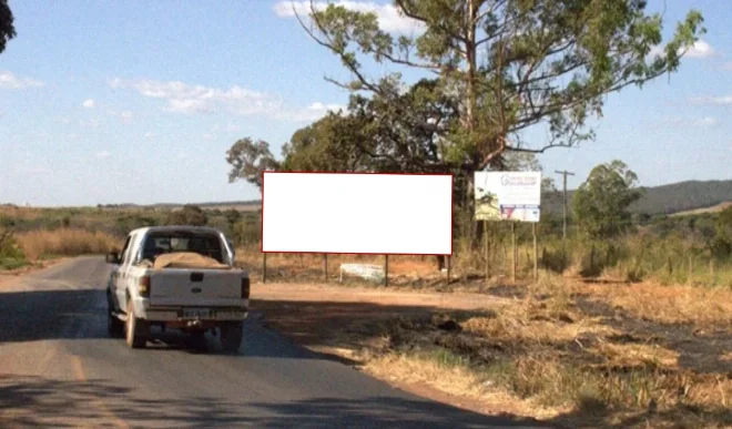 paracatu-cidade-outdoor-placa-painel-comunicacao-visual-midia-ooh-690am